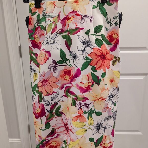 Gorgeous Floral Corset XXS and Pencil skirt XS set from GUESS - Picture 10 of 15